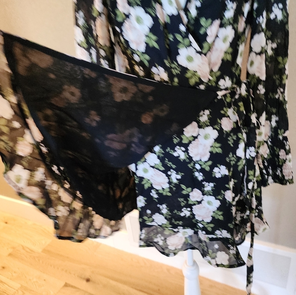 Reformation Kerri Wrap Around Dress Size Medium Fot And Flare - Picture 9 of 13